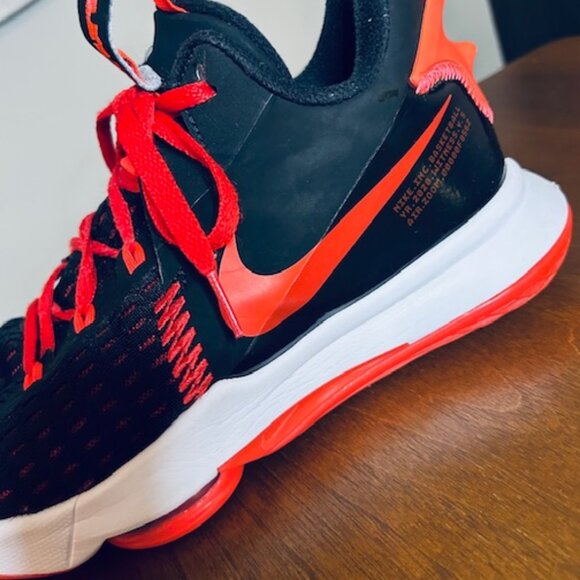 Nike Men's Black and Red Athletic Shoes - Picture 3 of 9